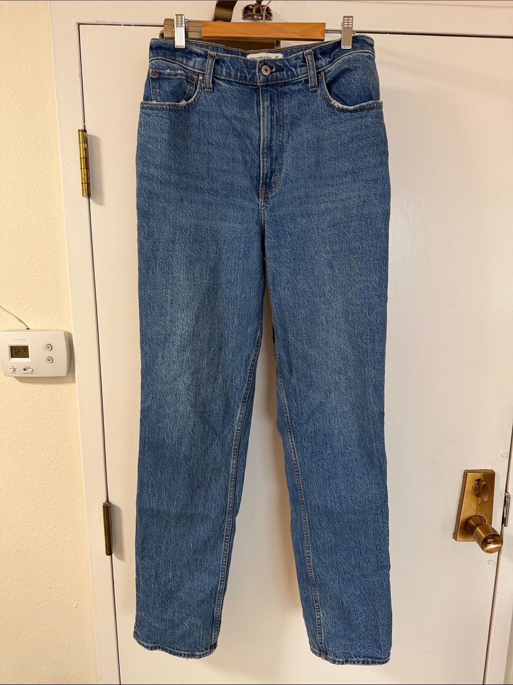 Abercrombie & Fitch Straight-Leg Jeans in Medium Blue Wash